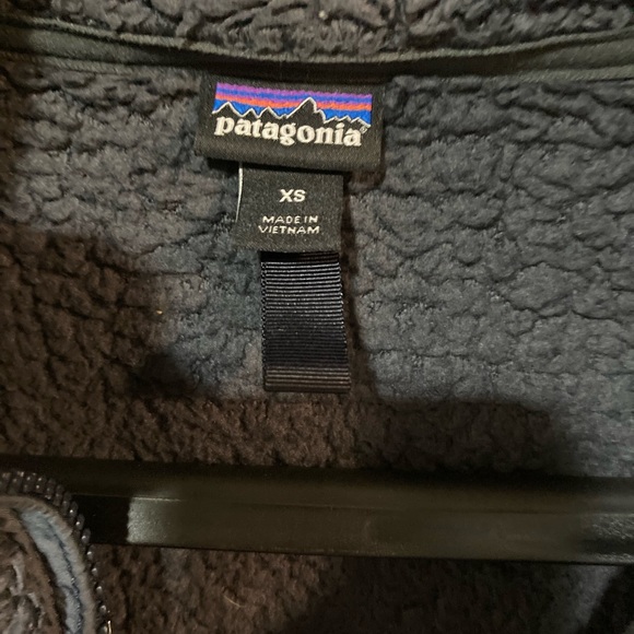 Women’s XS Patagonia Black Fuzzy 1/3 Zip Pullover - Picture 3 of 3